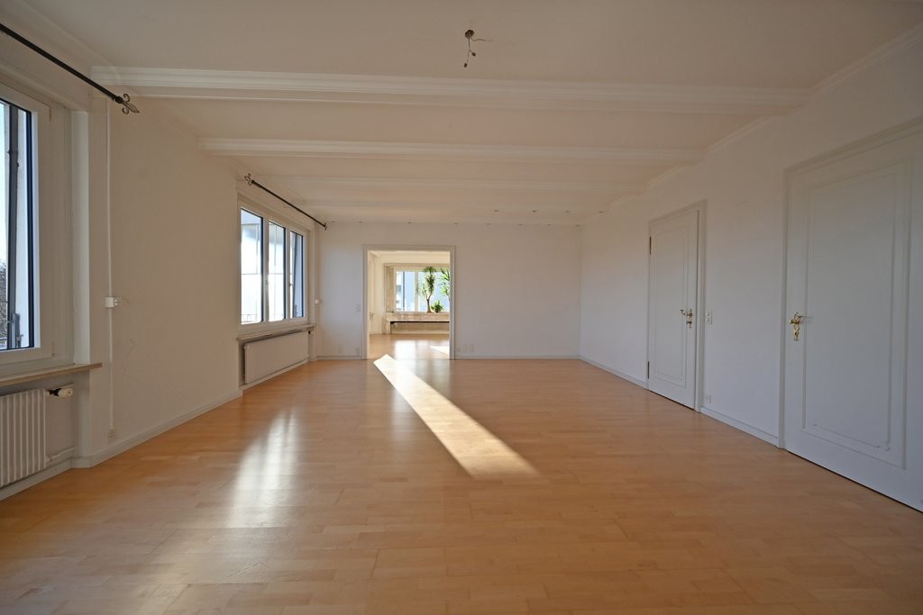 Appartement de 6 pièces

L'immeuble résidentiel calme et adapté aux familles est situé dans un emplacement très central dans le quartier de Schosshalden, avec vue sur l'idyllique Egelsee. En quelques minutes à pied, vous atteignez l'épicerie de quartier Voi pour vos achats ainsi que les transports p, photo 5 sur 10