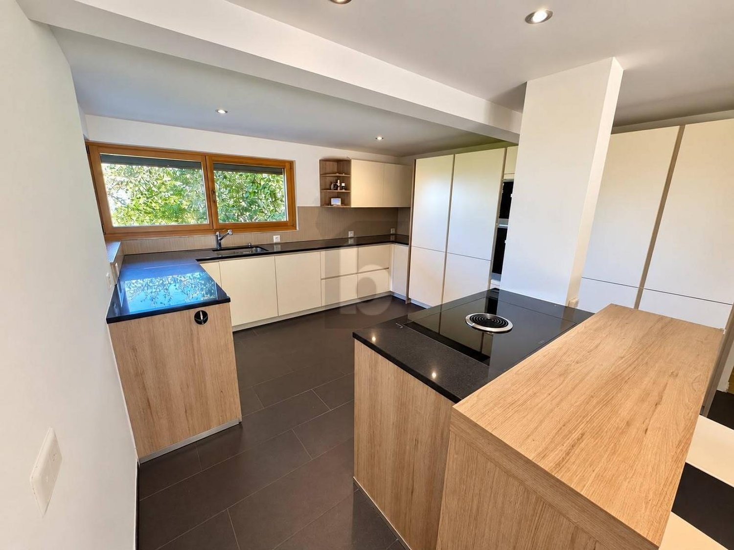 7 rooms villa, photo 4 of 4