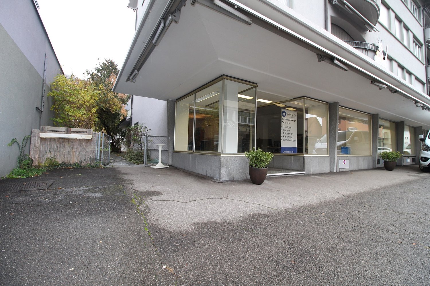 140m² office
