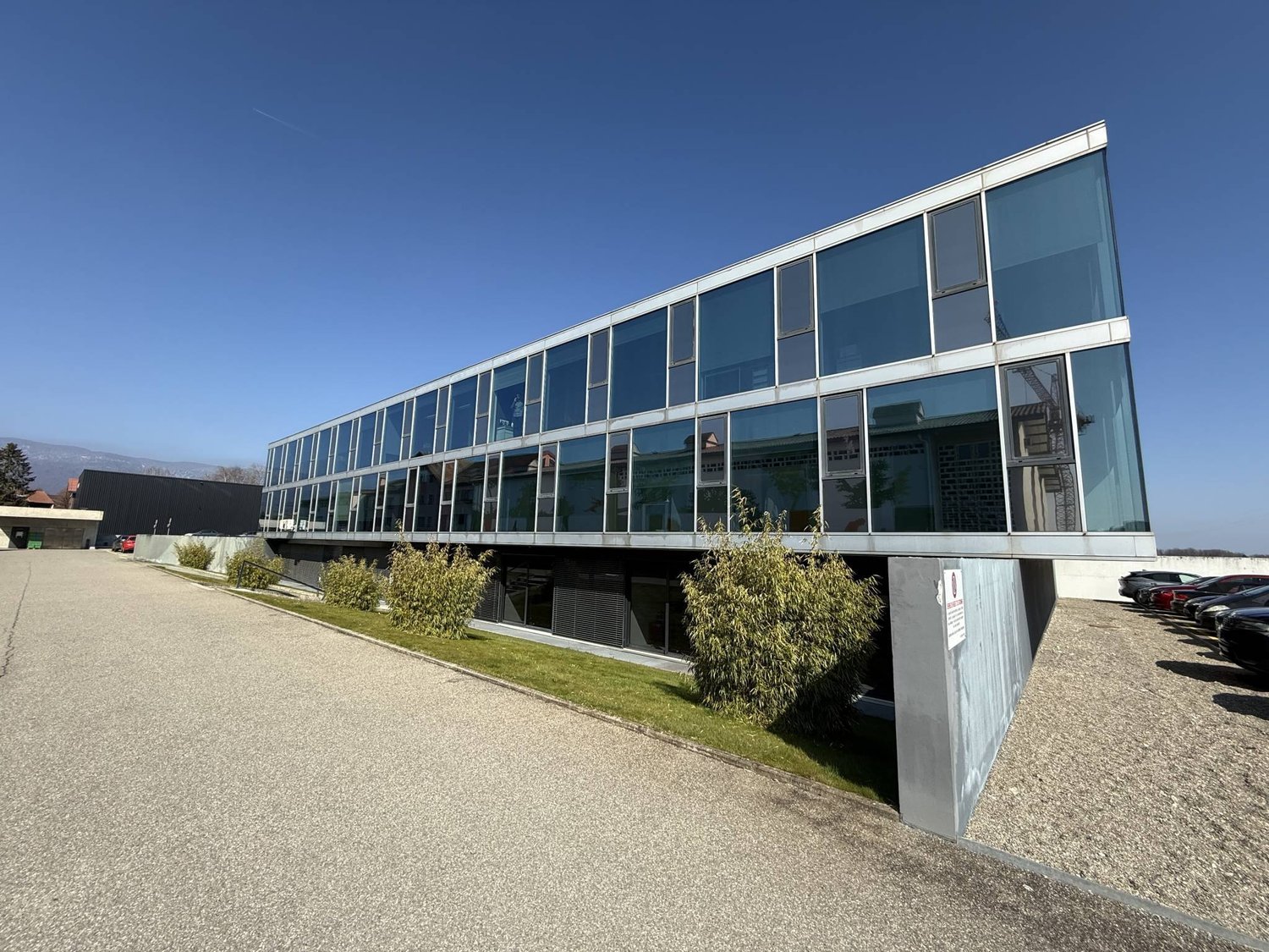 300m² office, photo 1 of 8