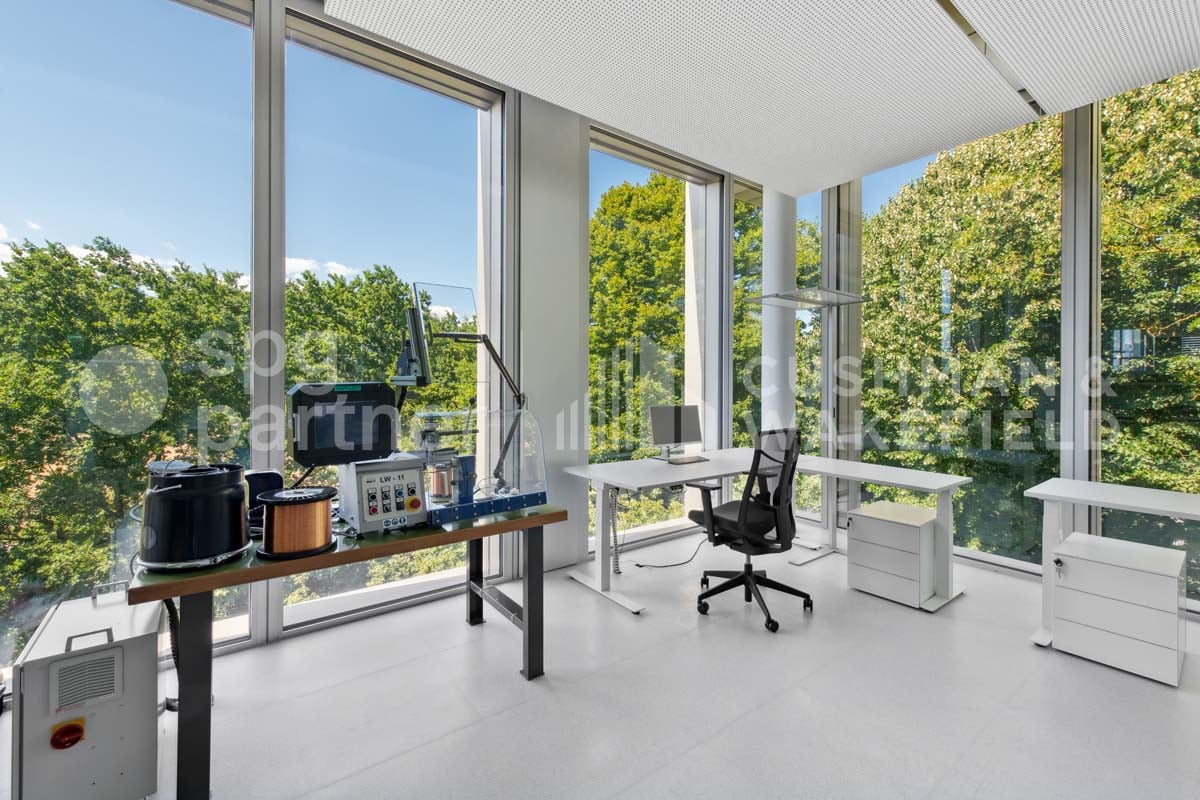 2000m² office