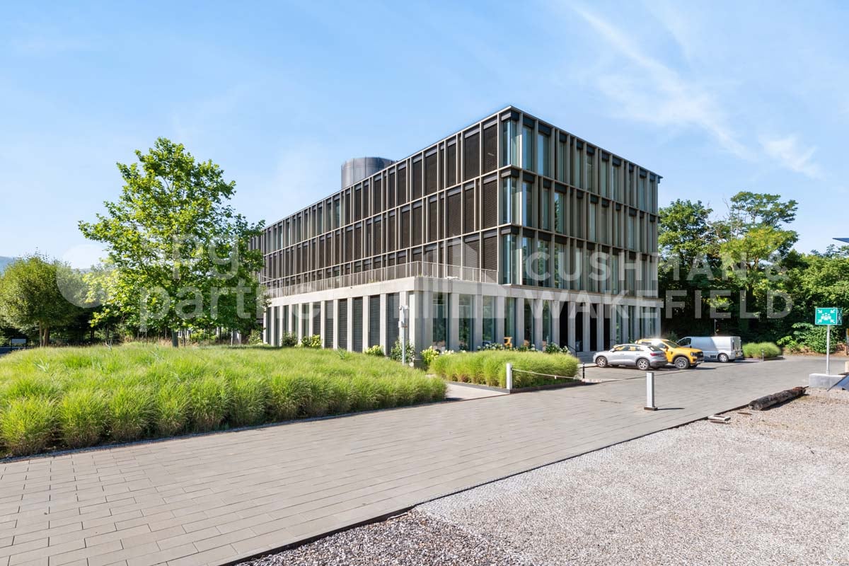 2000m² office