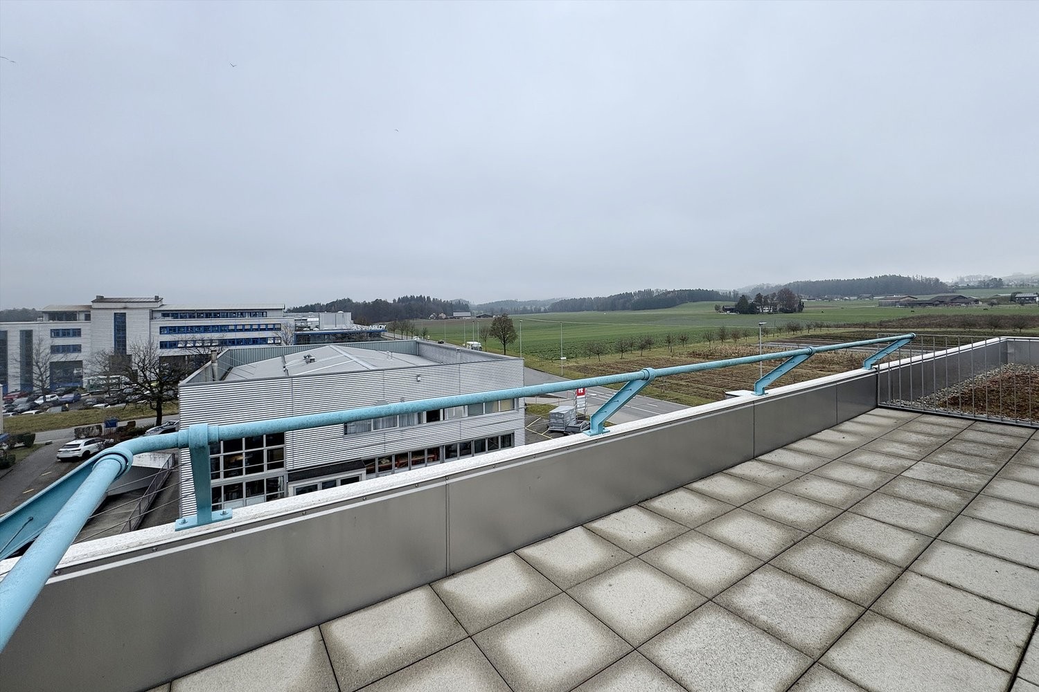 135m² office
