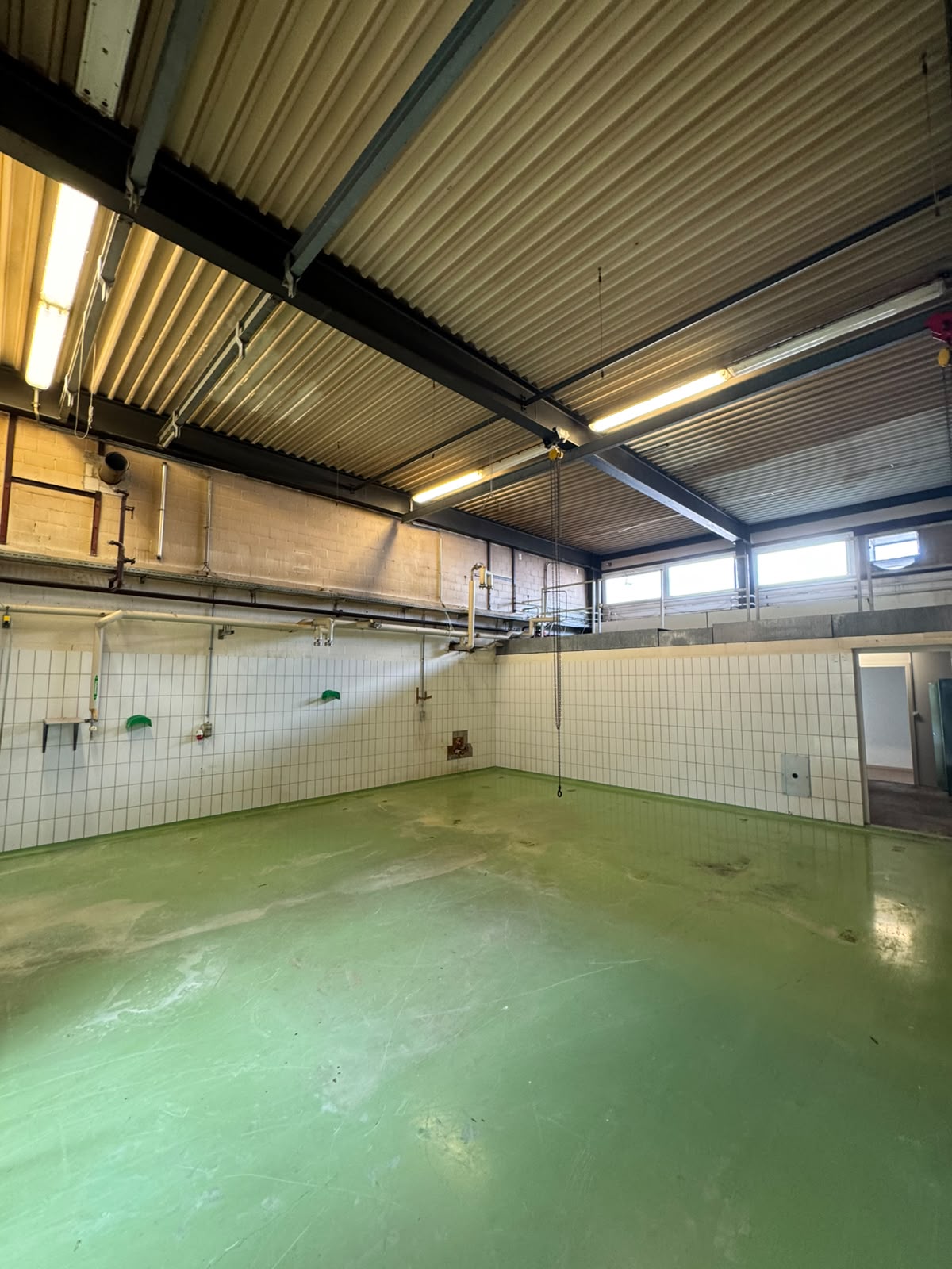 850m² commercial