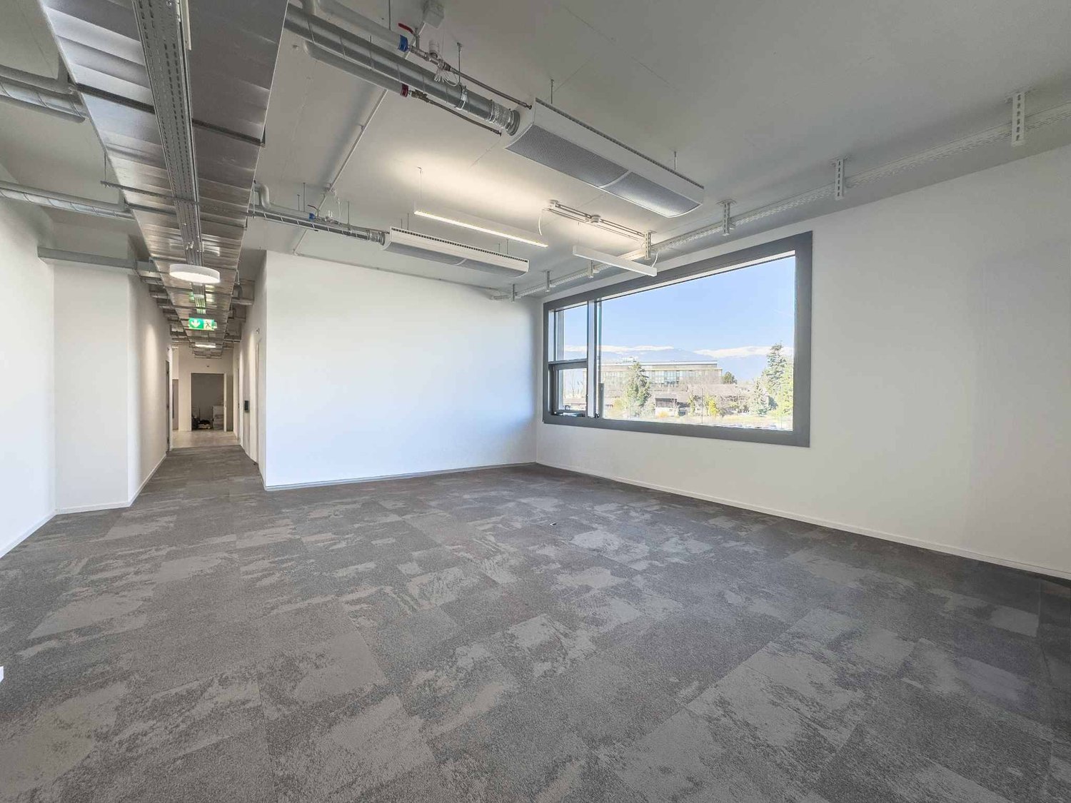 337m² office, photo 2 of 9