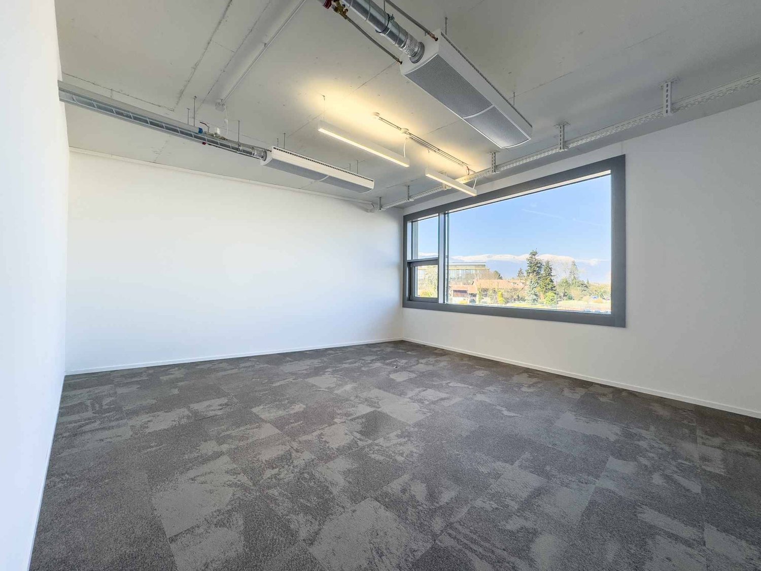 337m² office, photo 5 of 9