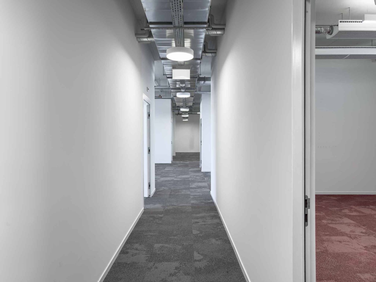 337m² office, photo 7 of 9