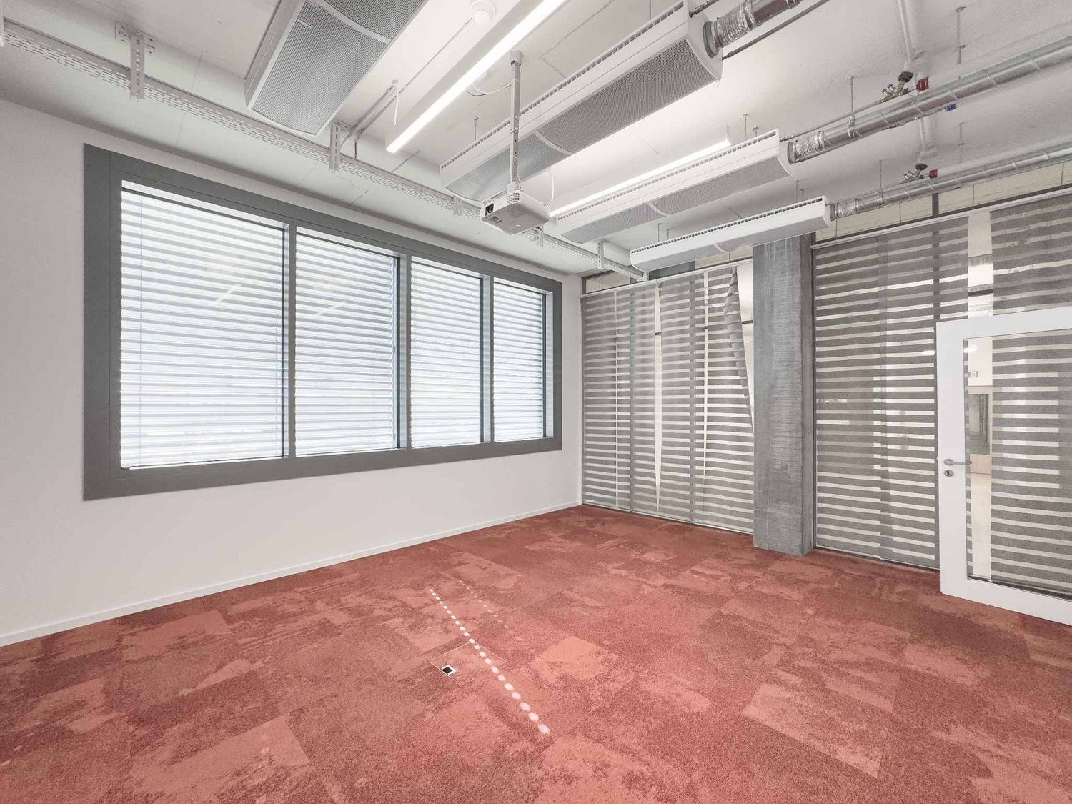 337m² office, photo 6 of 9