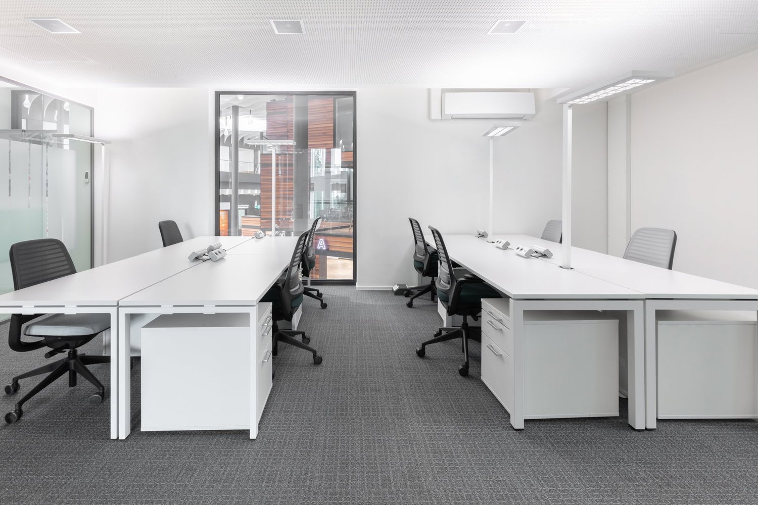 220m² office