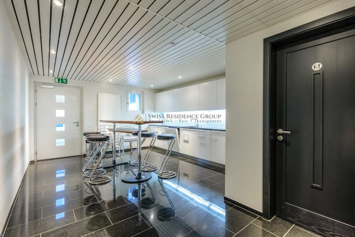 135m² commercial