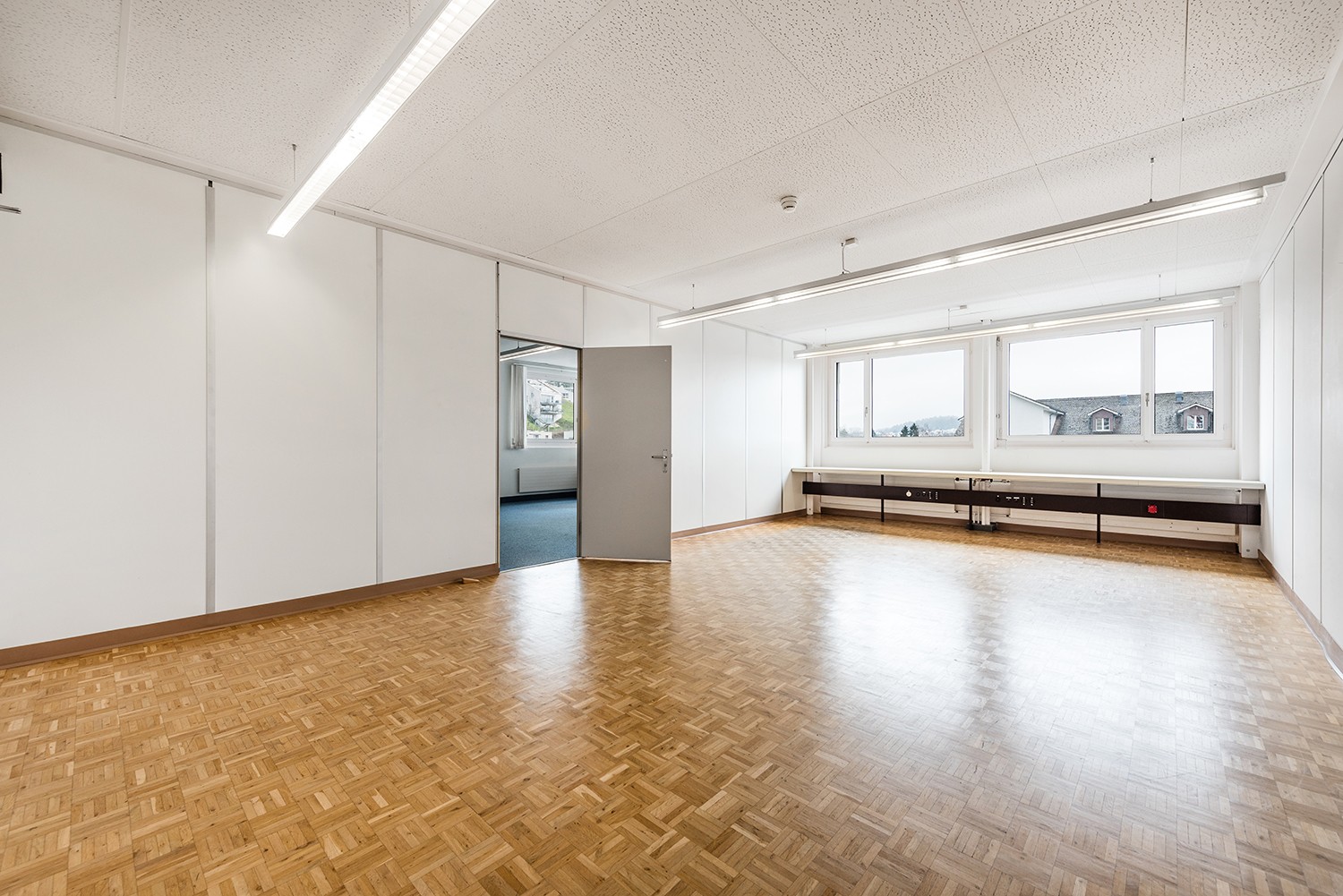 814m² office, photo 1 of 10