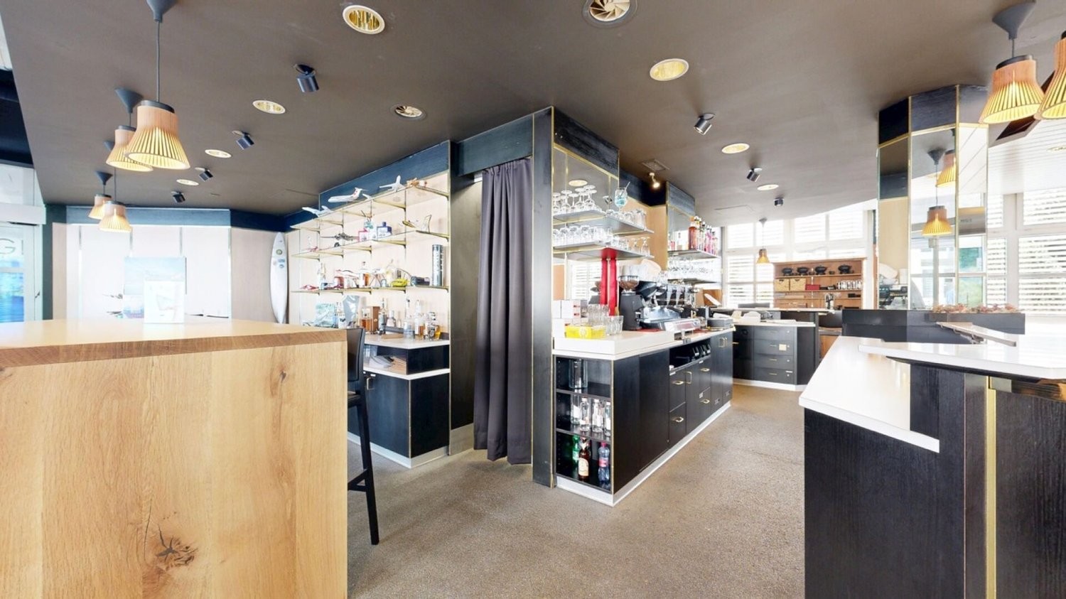 369m² coffeehouse, photo 6 of 10