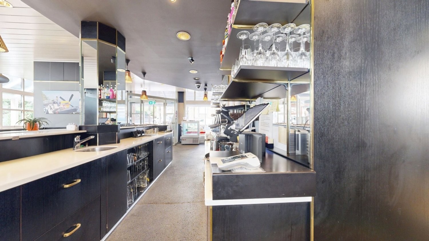 369m² coffeehouse, photo 10 of 10