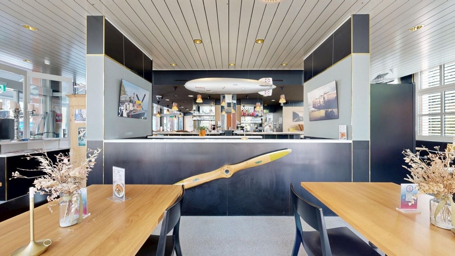 369m² coffeehouse, photo 5 of 10