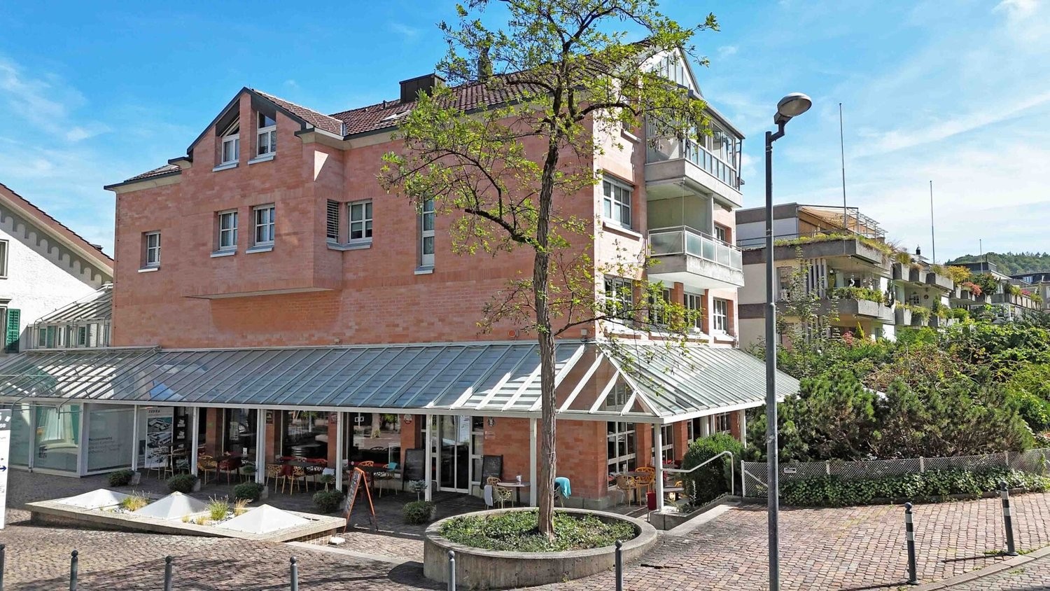 369m² coffeehouse, photo 2 of 10