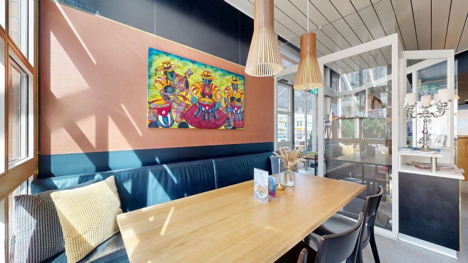 369m² coffeehouse, photo 7 of 10