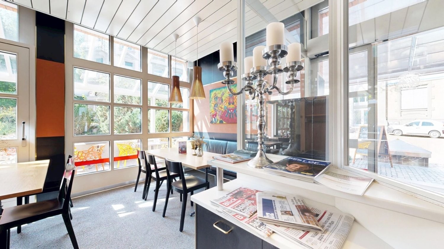 369m² coffeehouse, photo 4 of 10