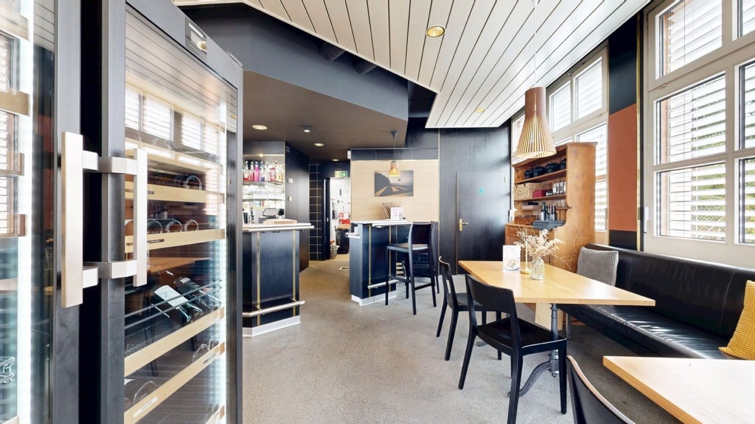 369m² coffeehouse, photo 8 of 10
