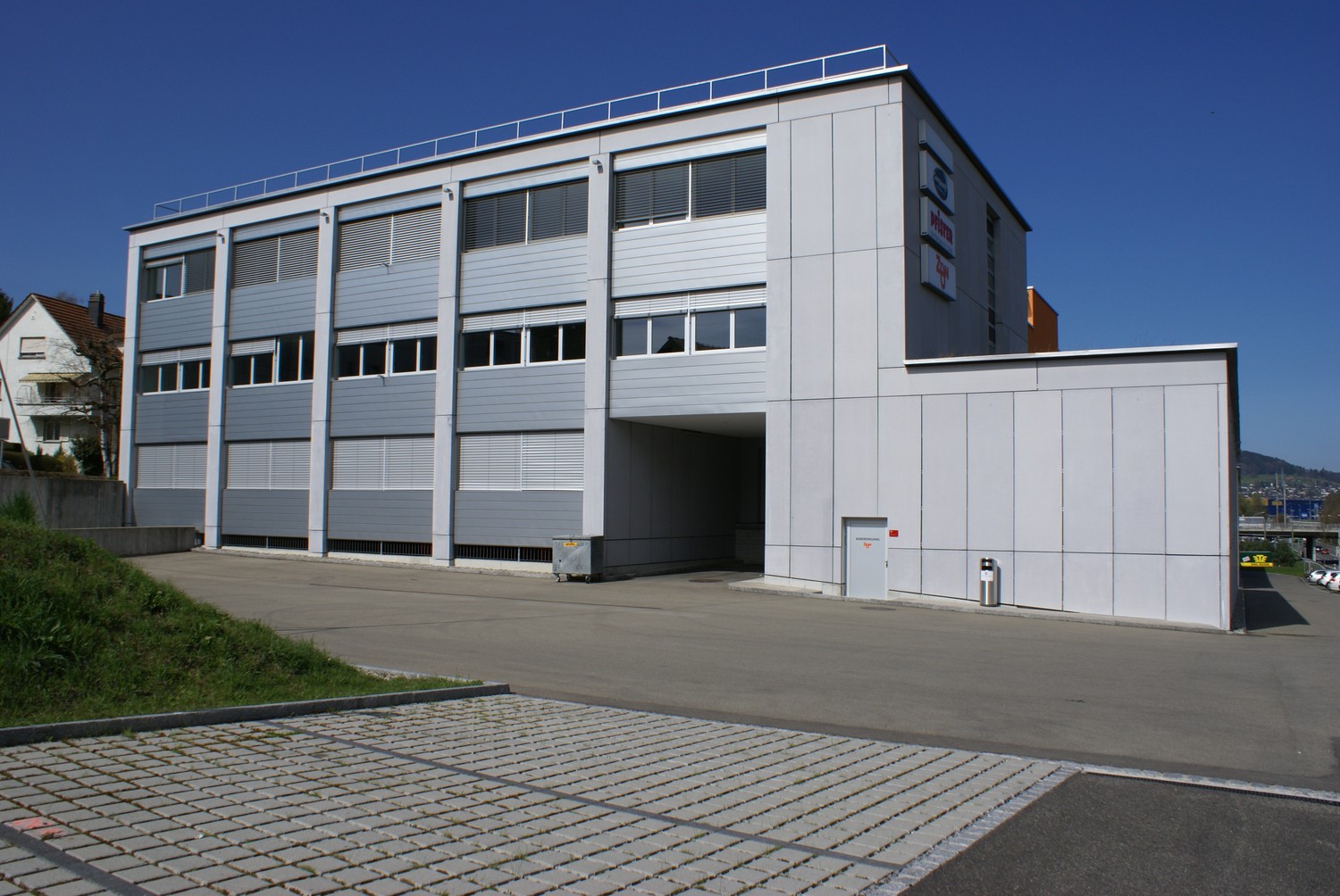 384m² bureau, photo 1 sur 10