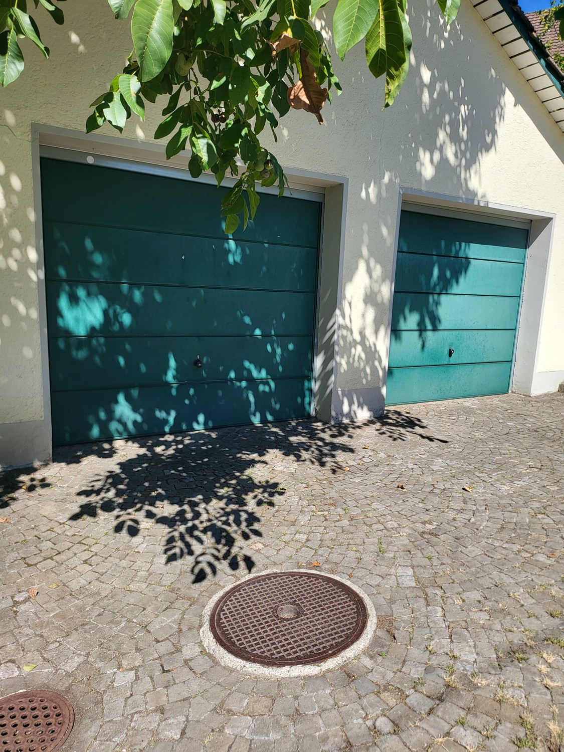 Single garage, photo 1 of 3