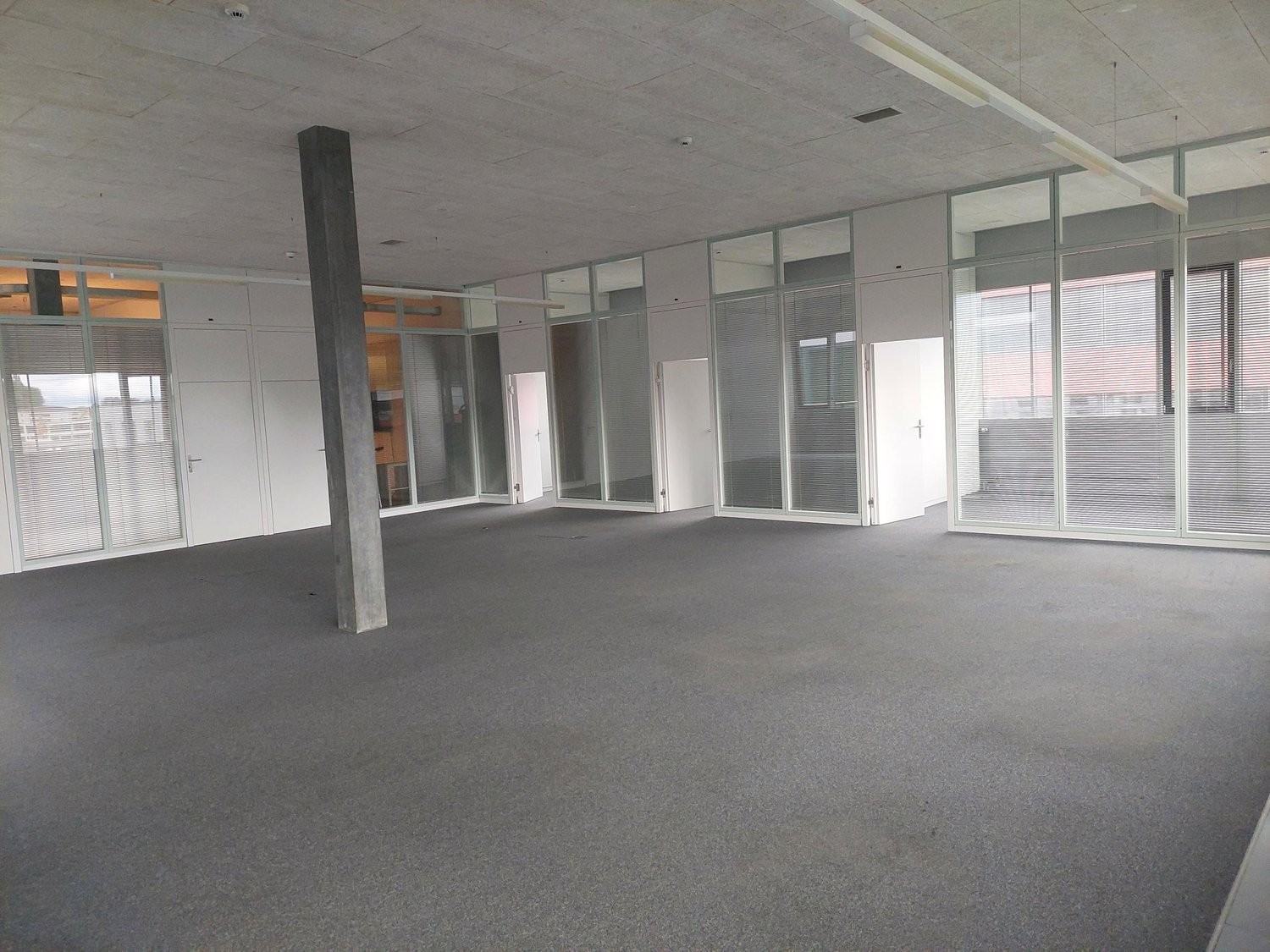 160m² shop, photo 2 of 5