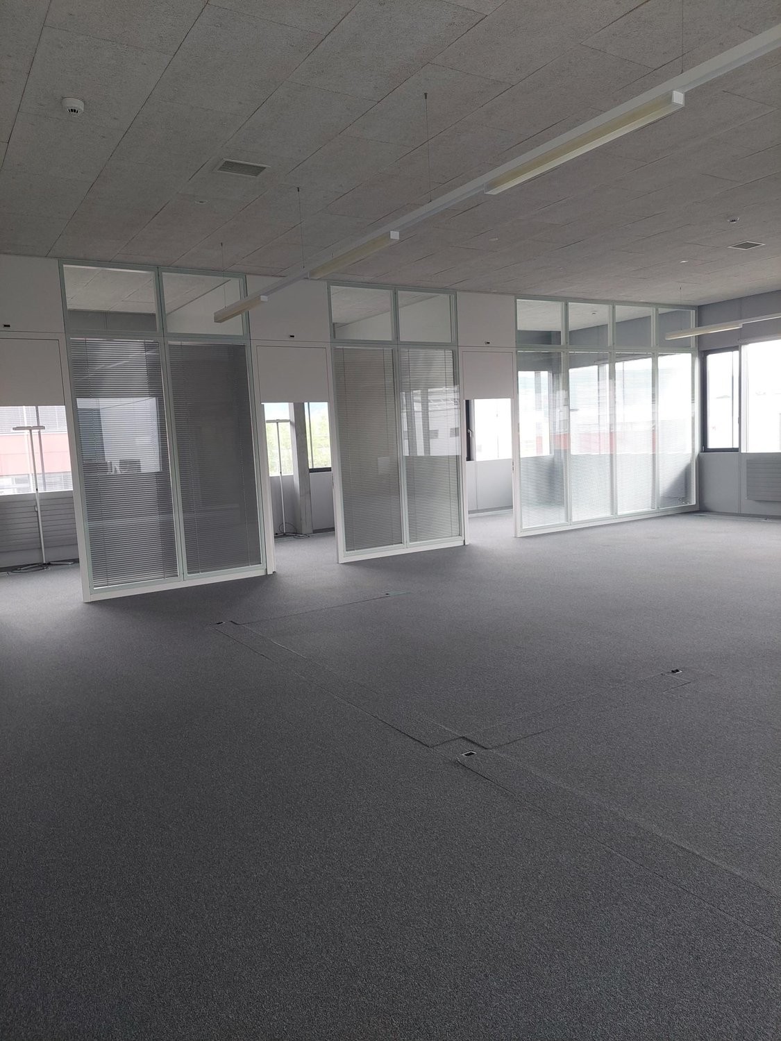 160m² shop, photo 1 of 5