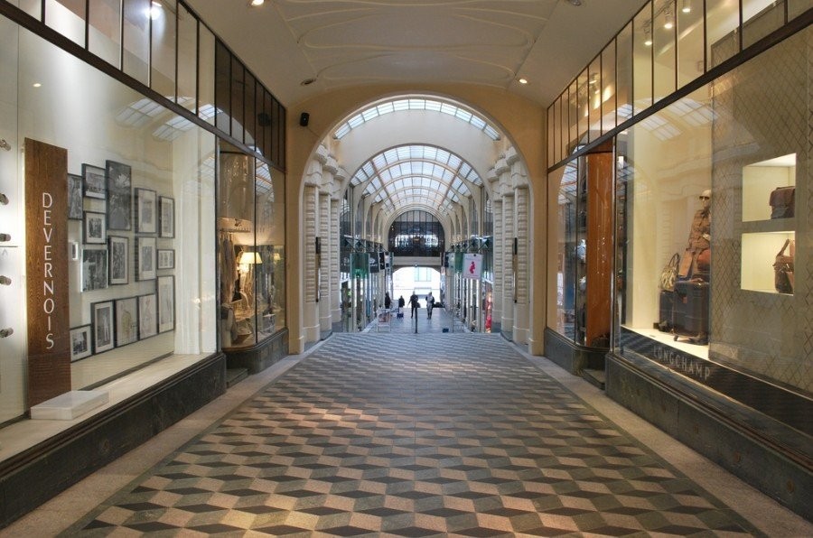 102m² shop