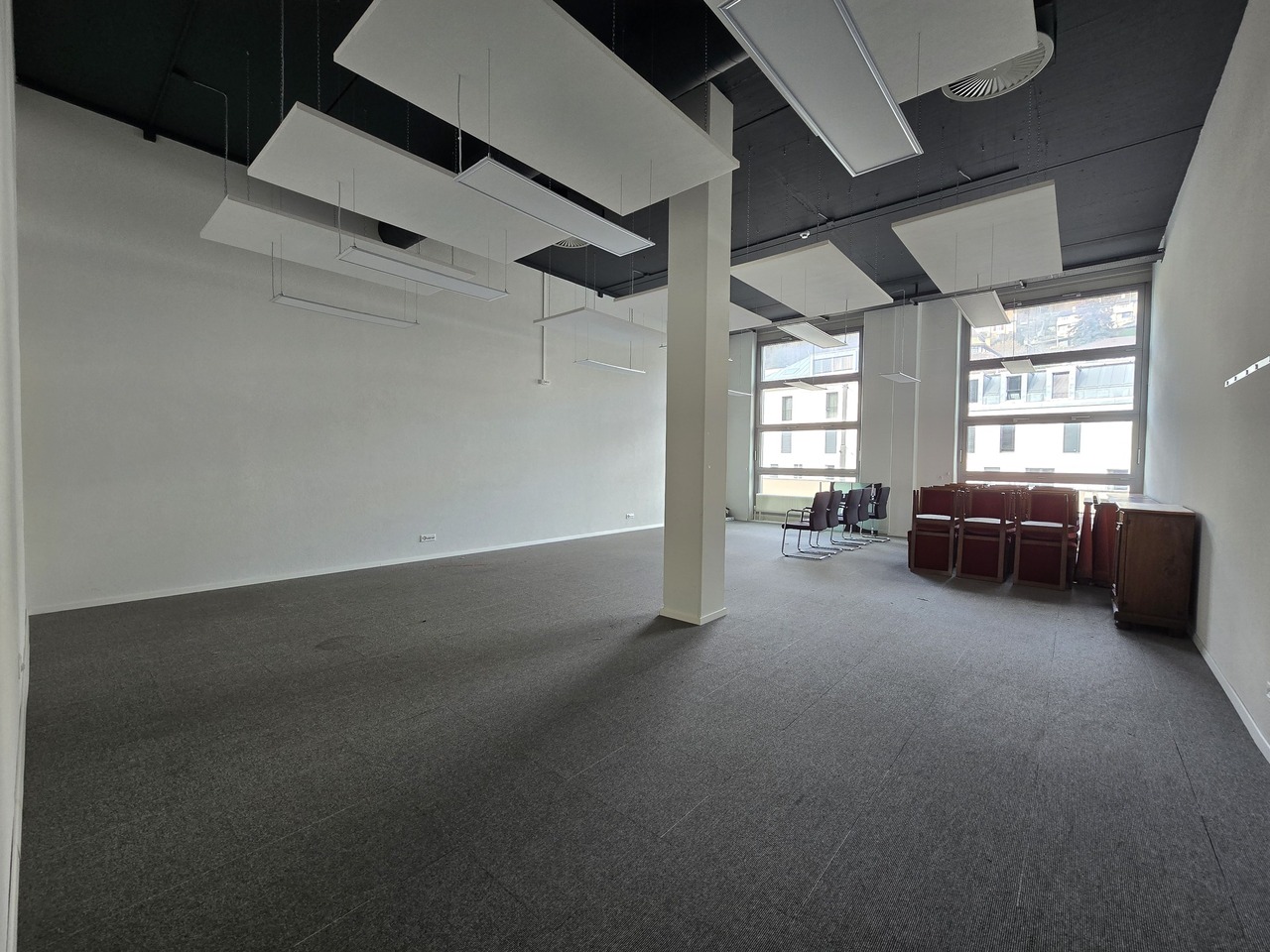 652m² office
