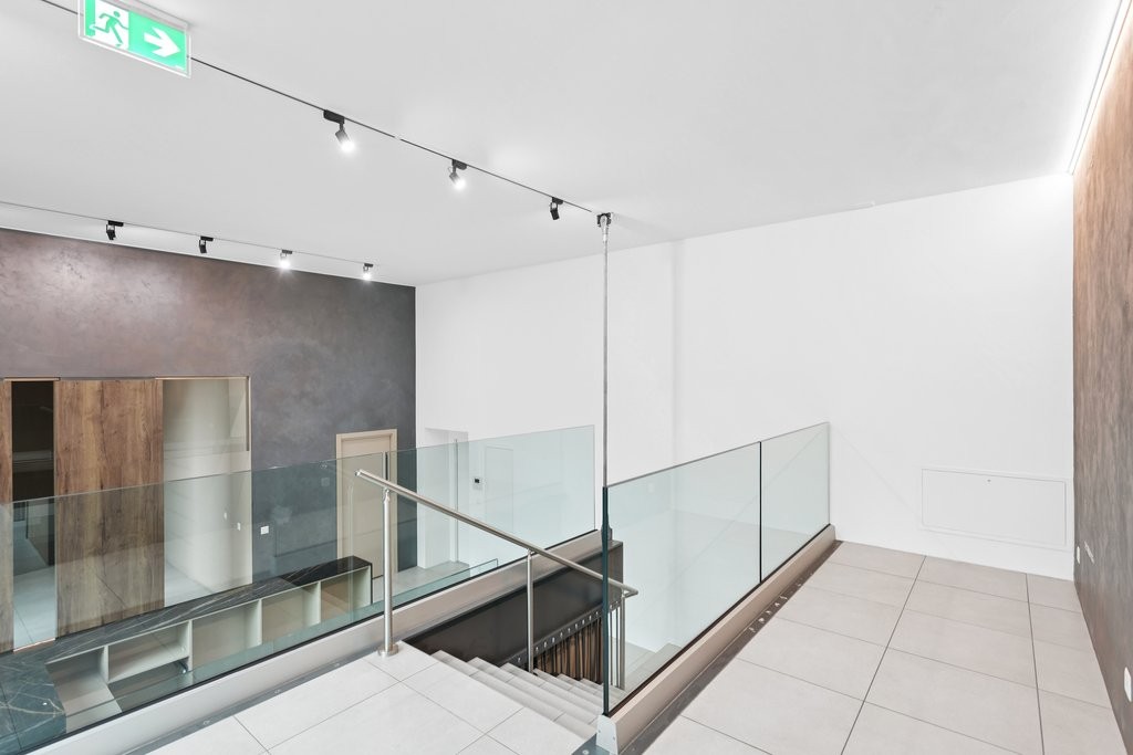 196m² commercial, photo 6 of 10