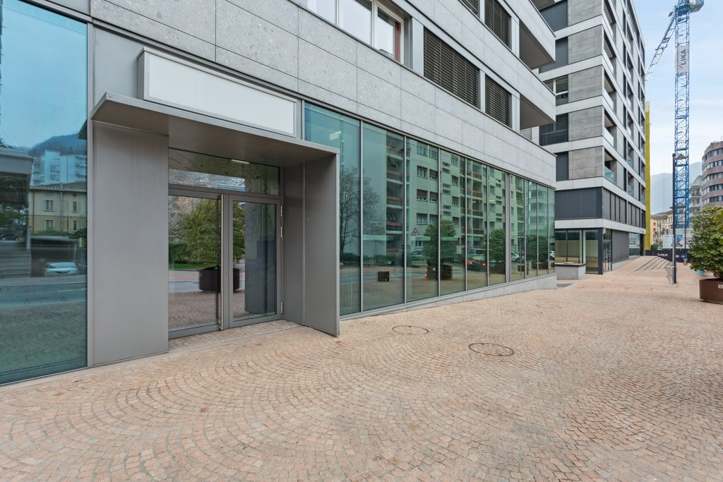 196m² commercial, photo 1 of 10