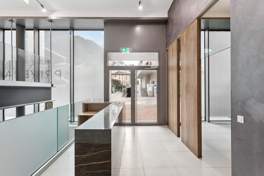 196m² commercial, photo 2 of 10