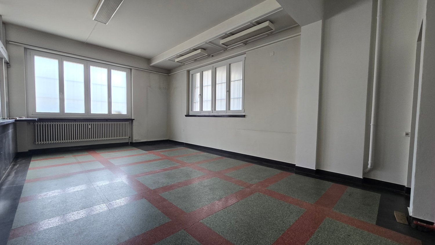 158m² commercial, photo 2 of 7