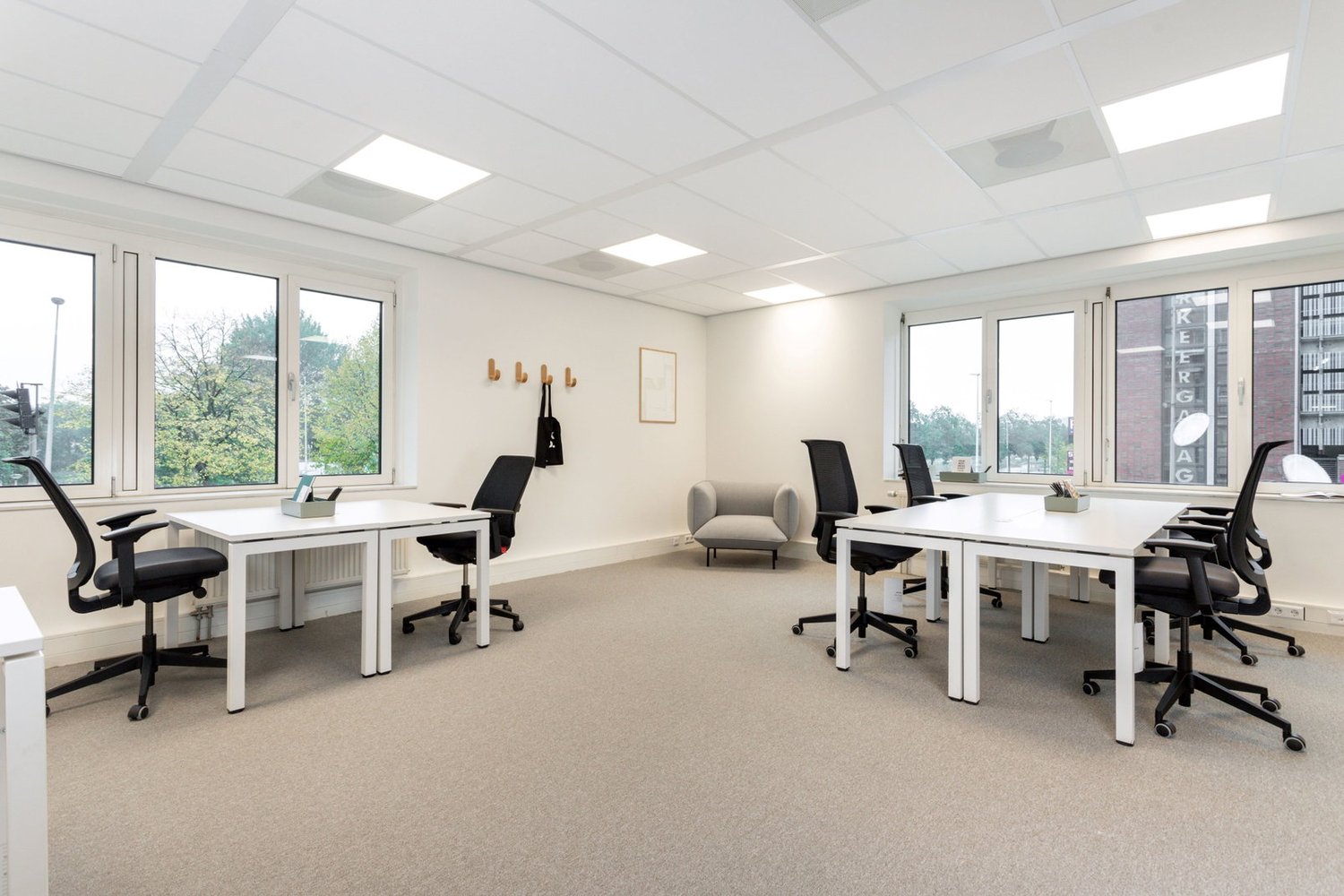 220m² office