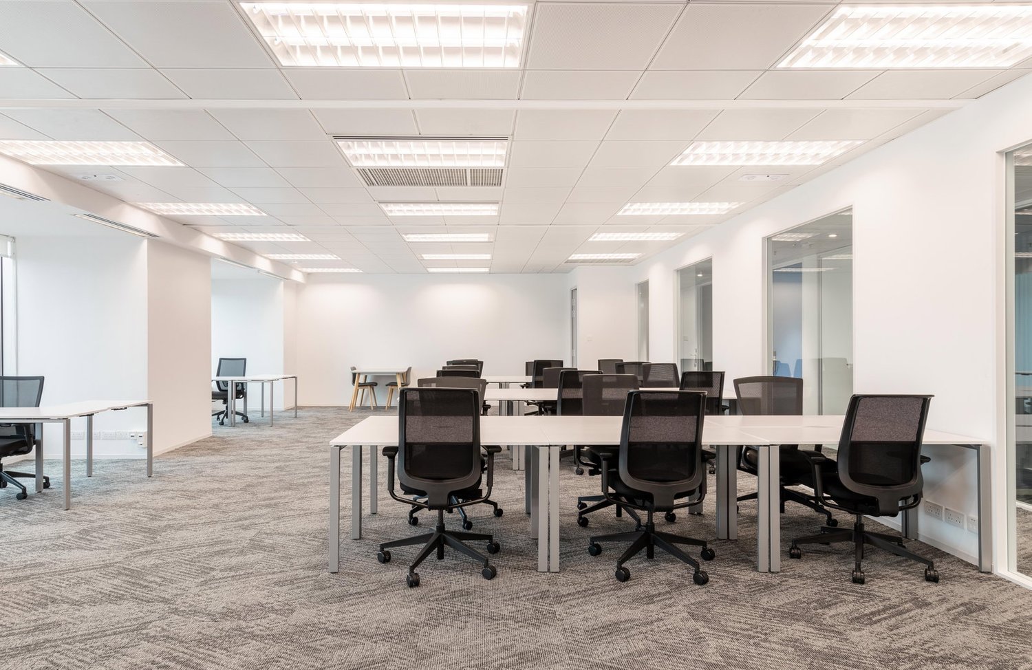 220m² office