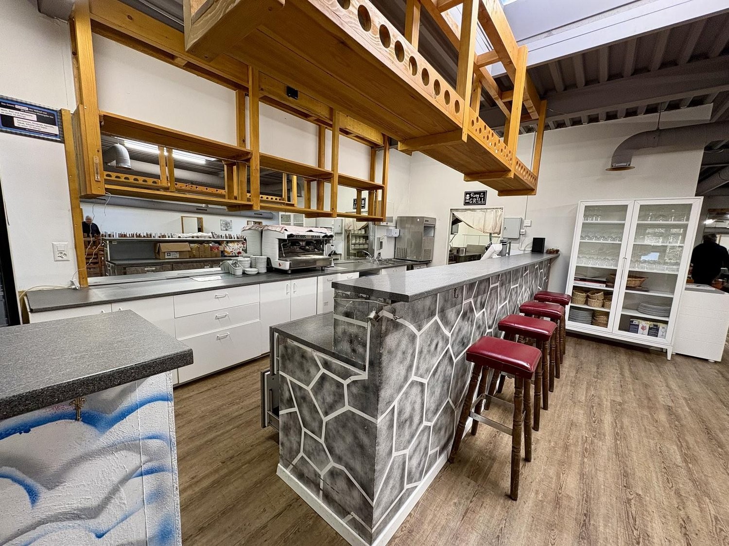 299m² restaurant, photo 3 of 4