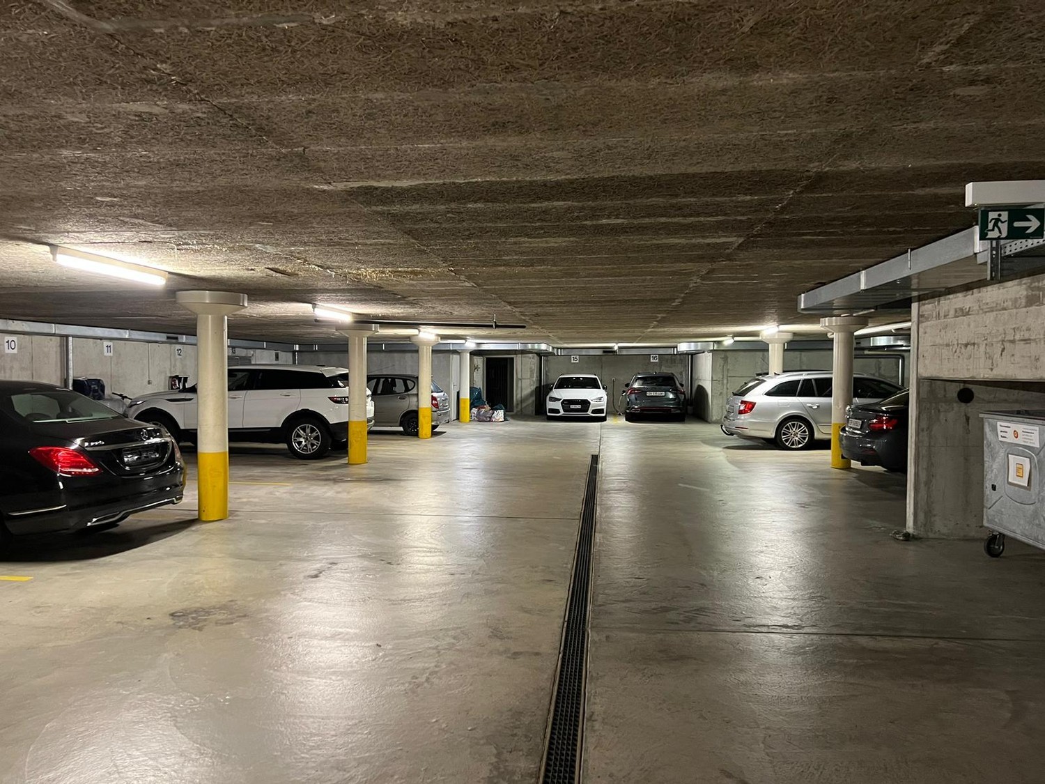 Underground slot, photo 3 of 5