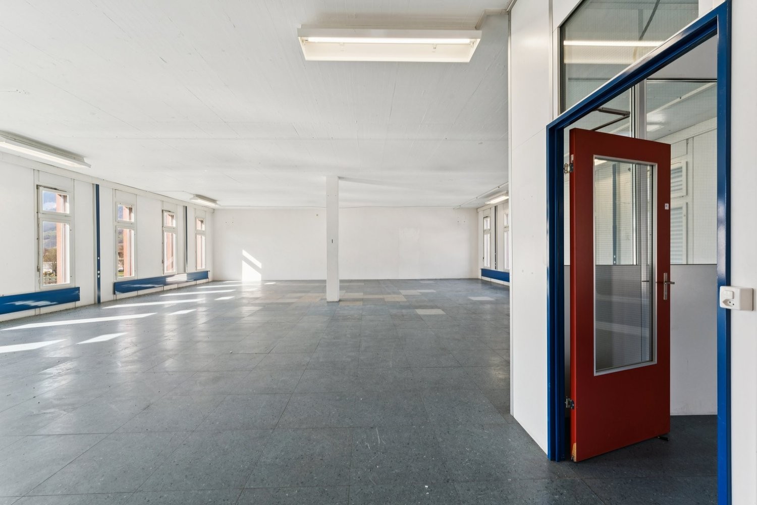200m² commercial, photo 3 of 8