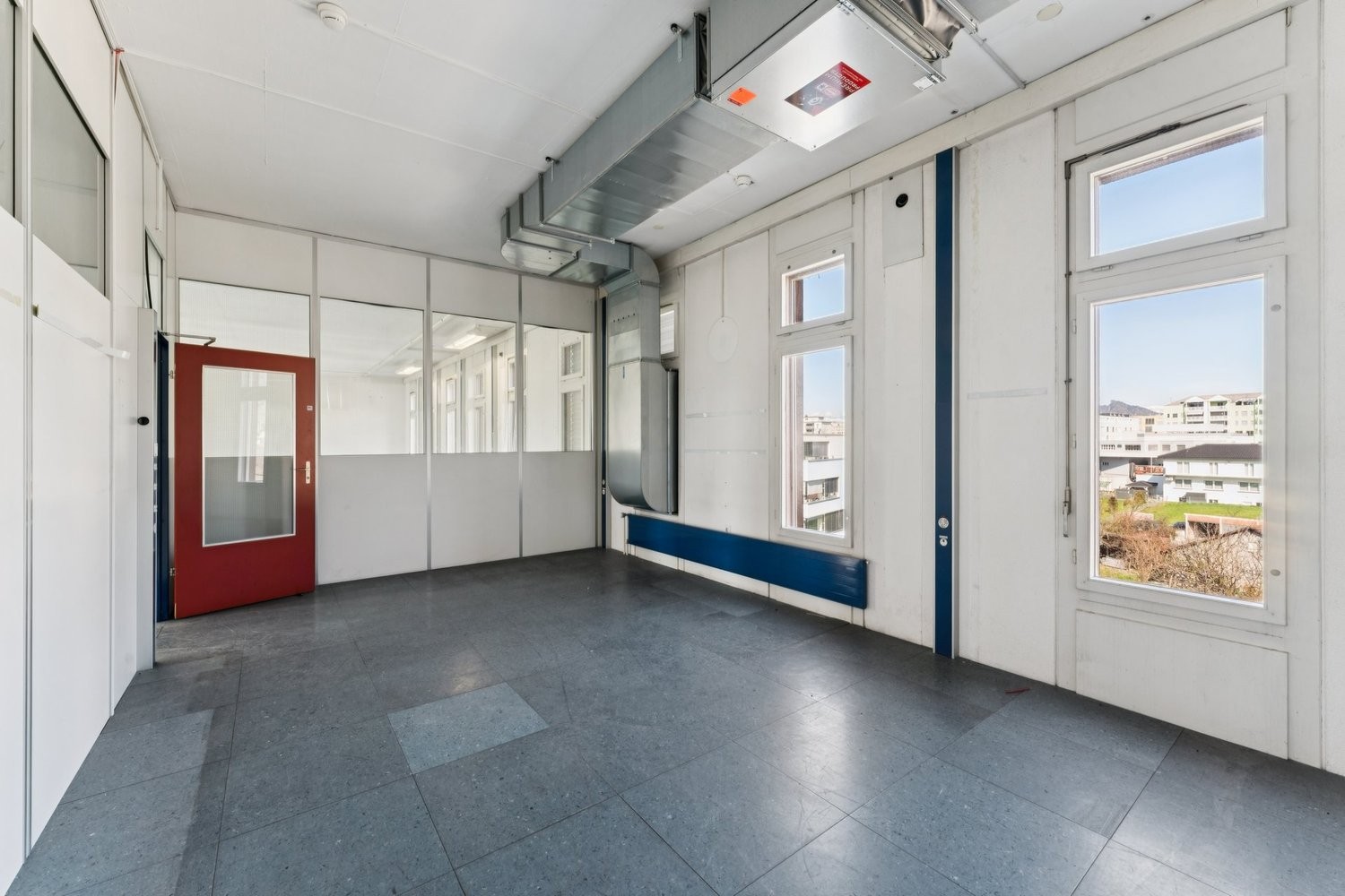 200m² commercial, photo 2 of 8