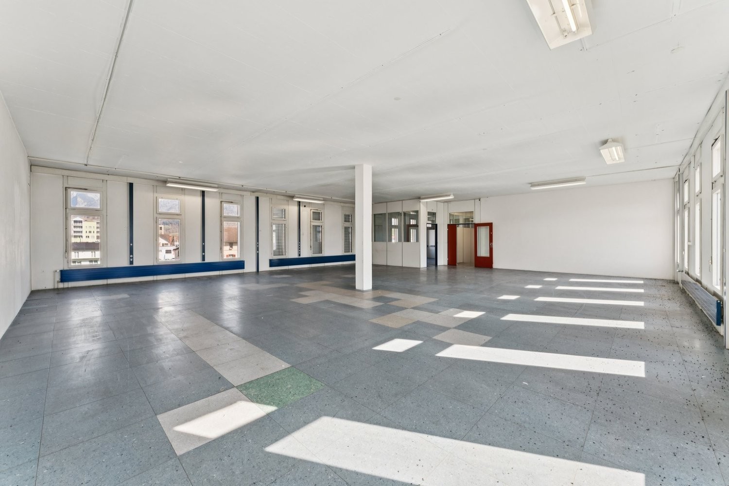 200m² commercial, photo 5 of 8