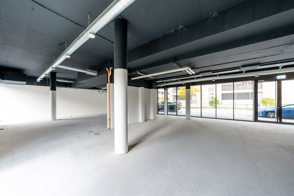 103m² commercial