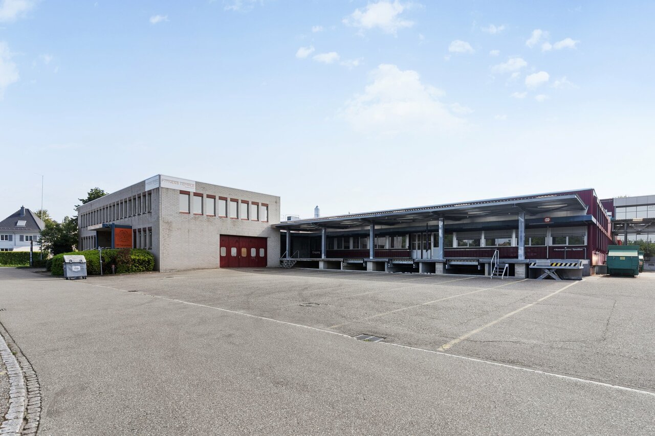 560m² commercial, photo 2 of 5