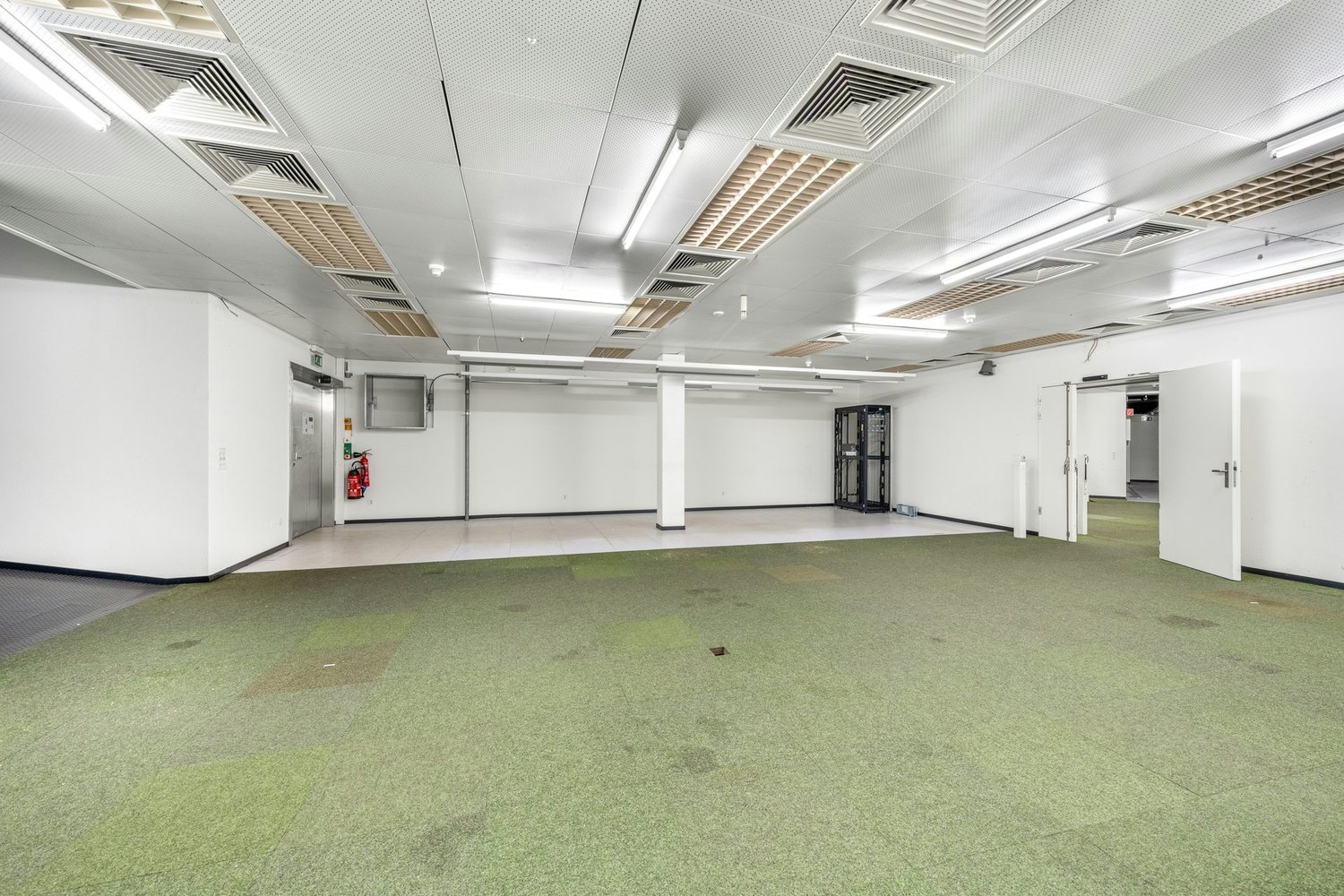 553m² storage room, photo 6 of 10