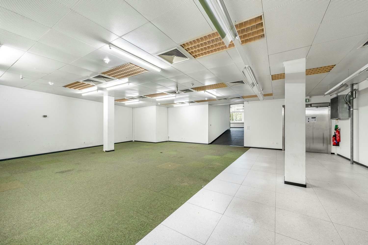553m² storage room, photo 7 of 10
