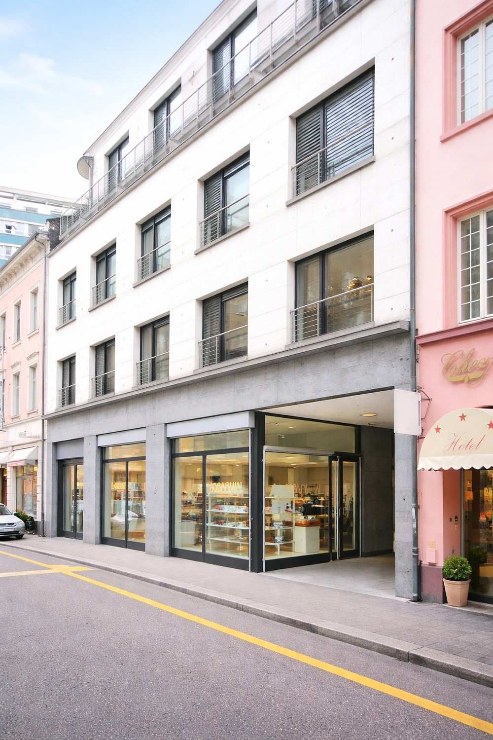 238m² office