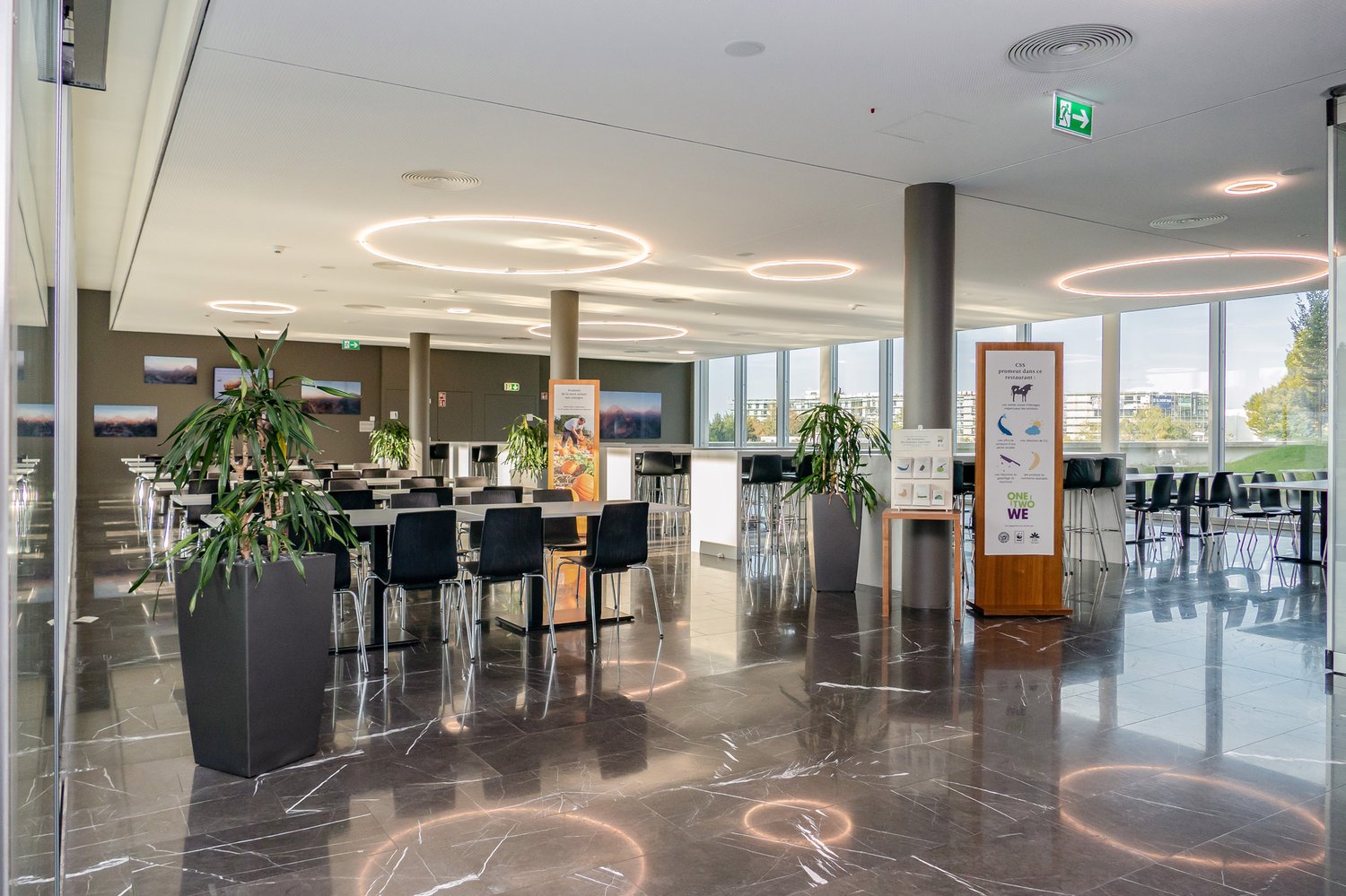 570m² office