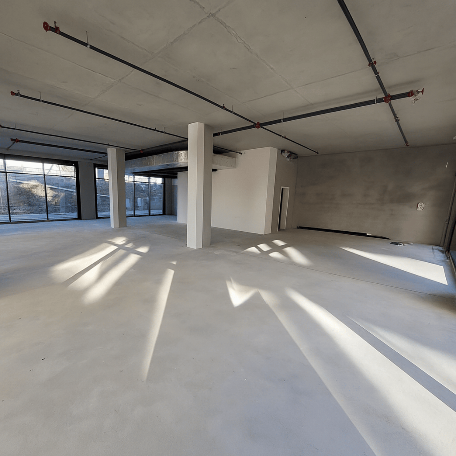 196m² commercial, photo 3 of 5