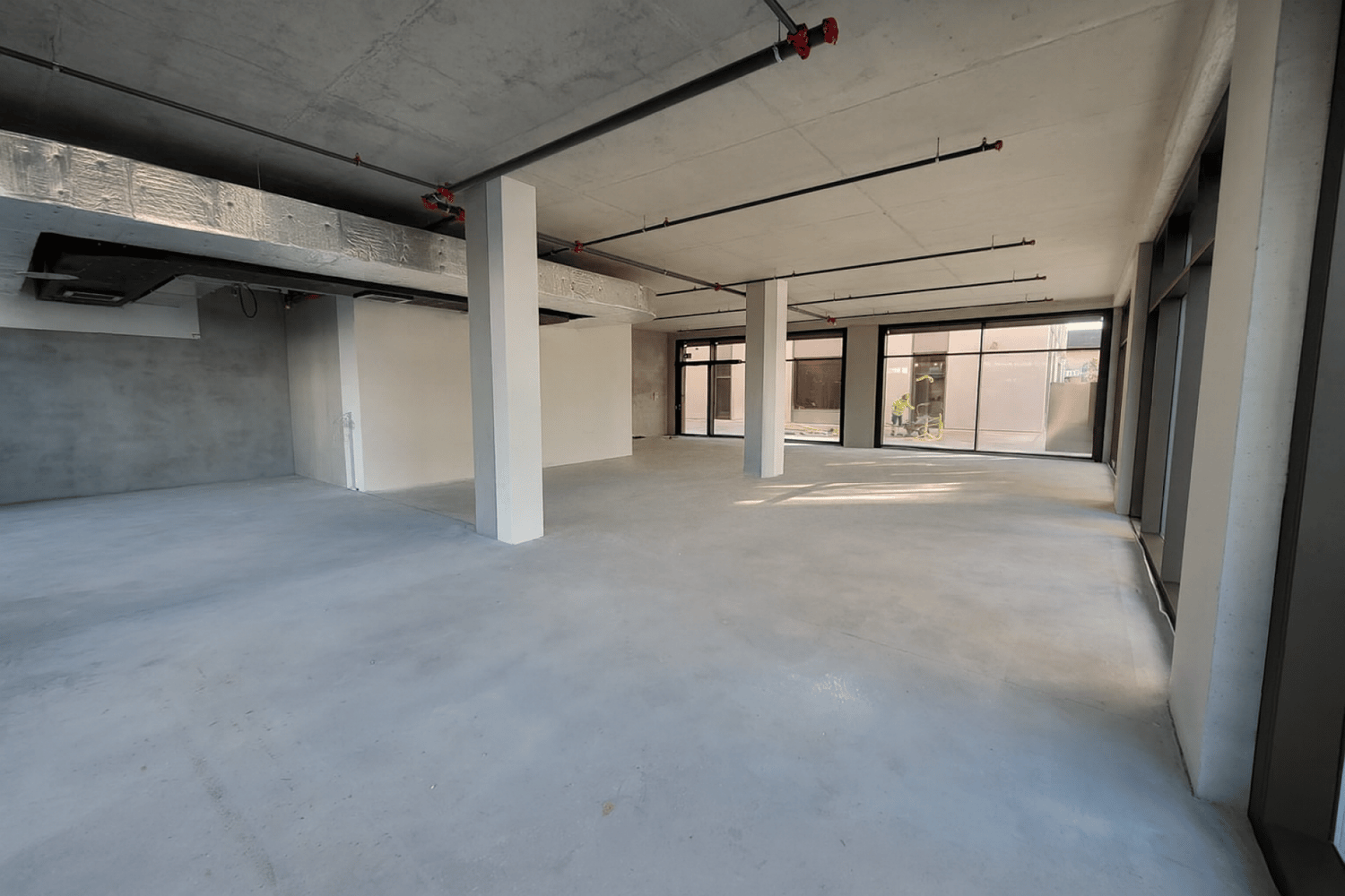 196m² commercial, photo 2 of 5