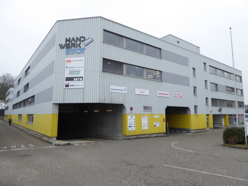 150m² shop