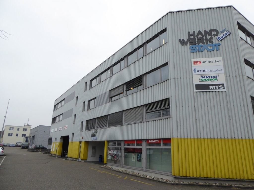 150m² shop