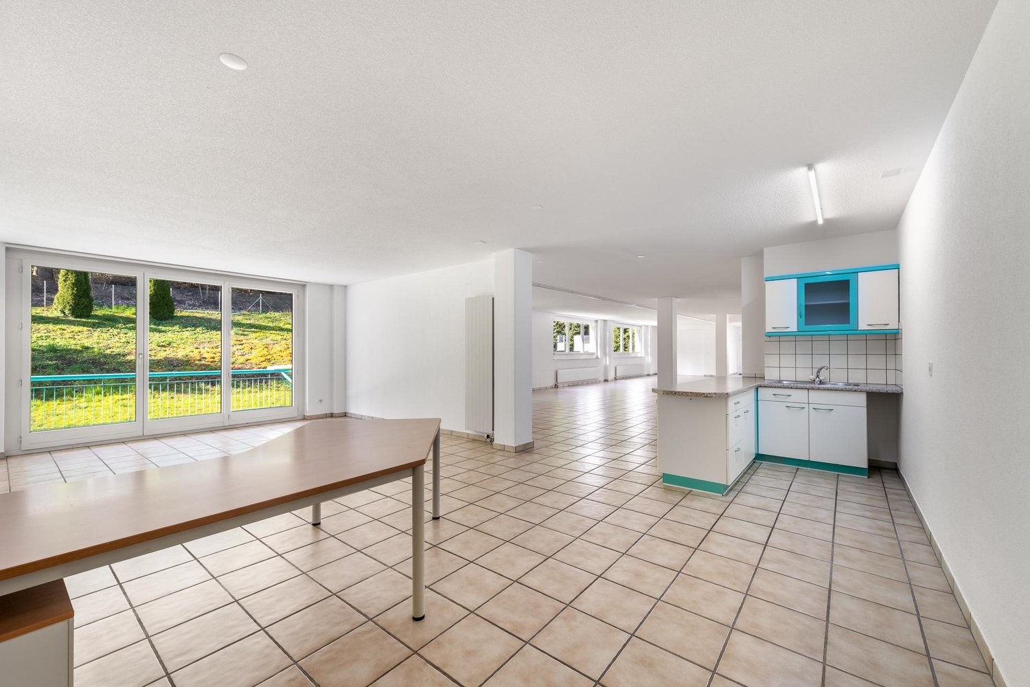 195m² commercial, photo 1 of 9
